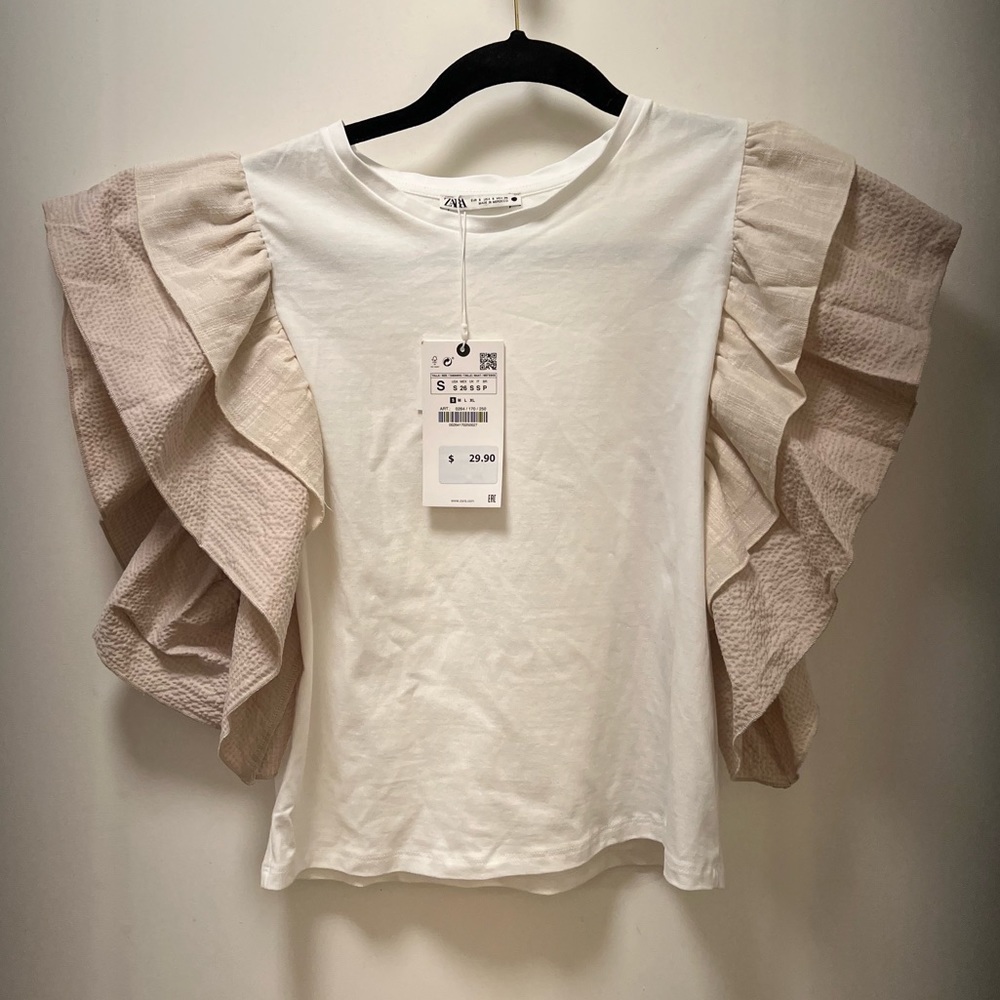 Tshirt with ruffle sleeves